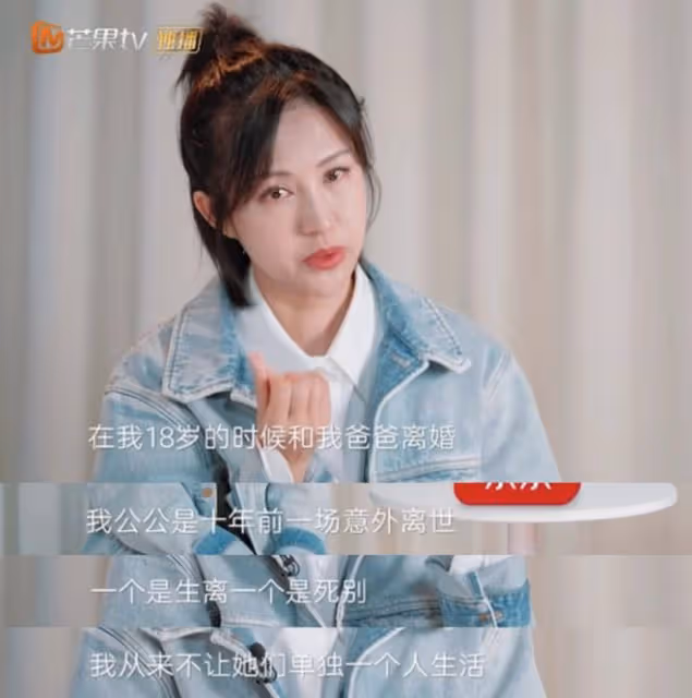 陸毅鮑蕾穿情侶裝陪女兒去影棚，貝兒五官秀氣，母女一樣高像閨蜜