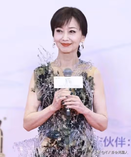 劉曉慶趙雅芝生圖流出,這一次,「不老女神」們都被撕開了真面目