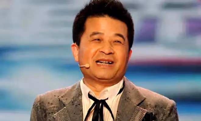 64歲畢福劍活出了自己，現身雲南參加潑水節，和星光大道選手聚會