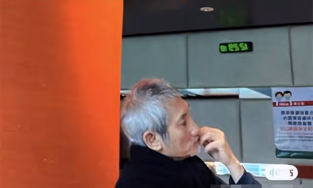 73歲知名導演疑患病！被曝連續多日出入醫院，早前傳出小女友懷孕