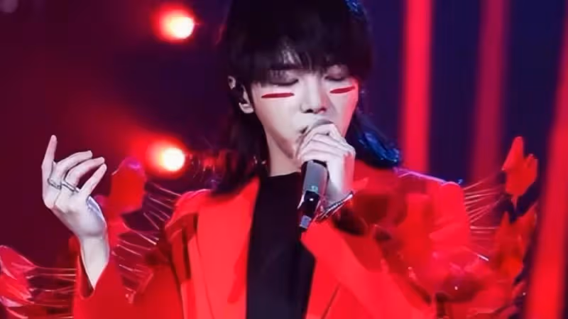 唱歌全靠吼，造型辣眼睛，演唱會割韭菜，華晨宇惹眾怒了？