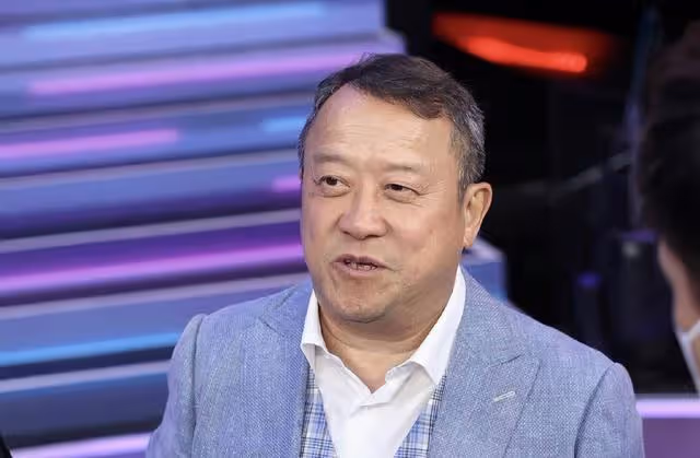 曾志偉異性緣旺,與美女網紅私會獲全程陪護,合照大變樣不敢認