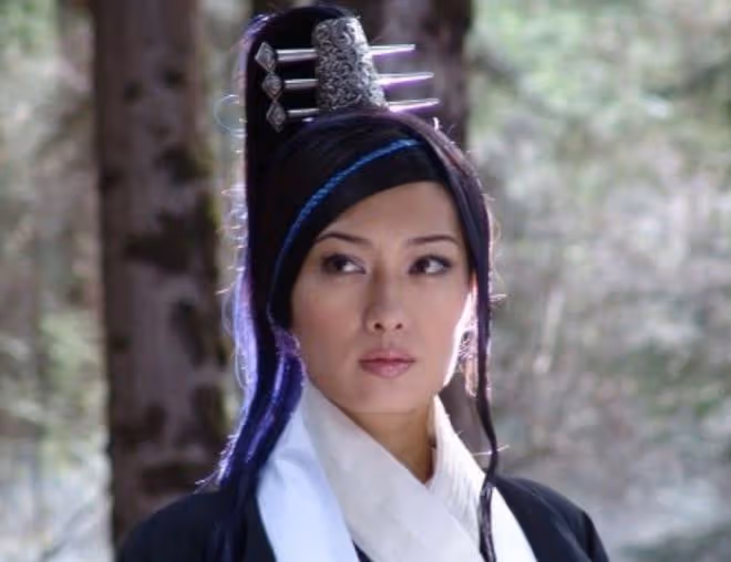 55歲孟廣美罕露面,腹部隆起被疑懷孕,被洋男友騙光積蓄後嫁富豪