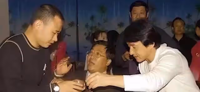刀郎被王健林羅大佑力挺,被成龍躬身敬酒,為何被主流歌手逼退圈