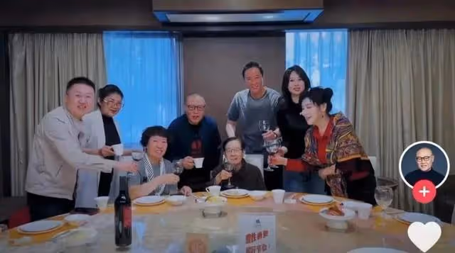 董文華61歲罕見露面，歲月痕跡難掩內心光彩，低調生活中傳奇人生