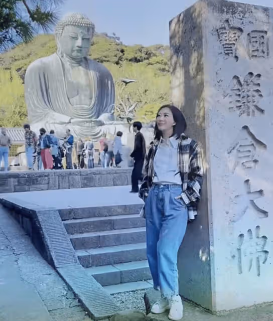 王石一家三口游日本,田朴珺吃雪糕偎依老公懷裡撒嬌,愛女未出鏡