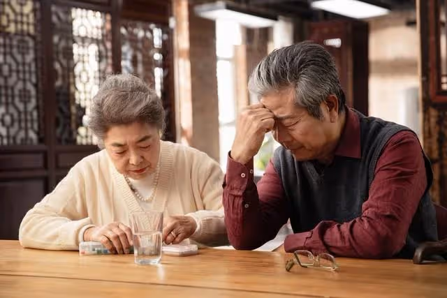 年過50才明白,即使再有孝心,伺候老人時也要立下這3個規矩