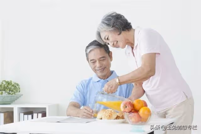 73歲過來人勸告:過了60歲,只有戒掉這3件事,日子才能越過越順