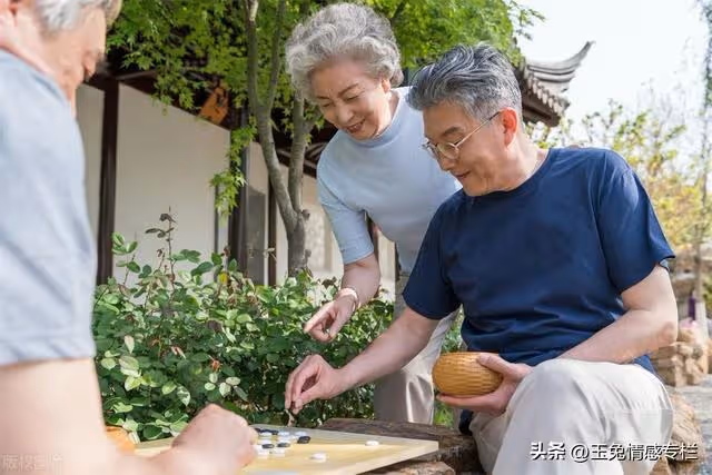 73歲過來人勸告:過了60歲,只有戒掉這3件事,日子才能越過越順