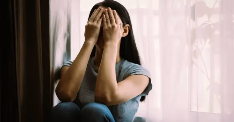 在女兒家住了2年，女兒突然哭著對我說：媽，求你趕緊回去吧