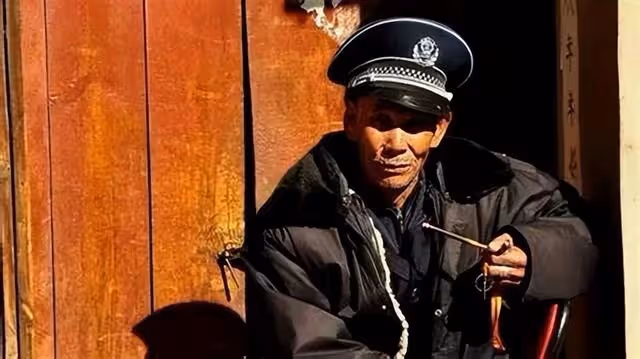 接父母來盡孝,看到電費單我連夜送他們回老家,才知道孝順太難