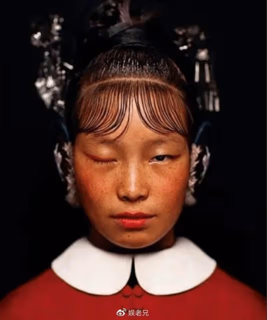 郭晶晶爬華山被偶遇,又矮又壯,穿著樸素,到底算不算美女?