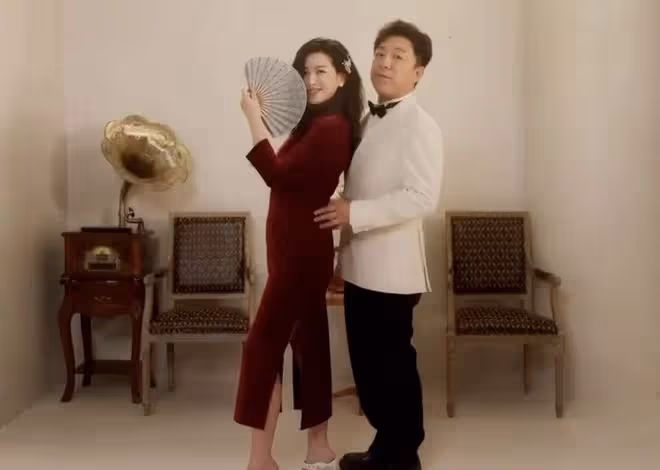 朱珠夫婦外出會友，1歲半女兒時尚高冷，顏值提升越來越像媽媽