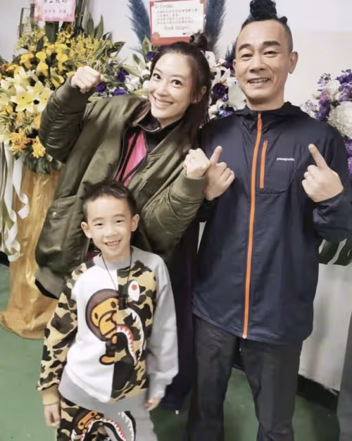 陳小春兒子Jasper介紹學校，大秀流利普通話，曾被媽媽逼著學中文
