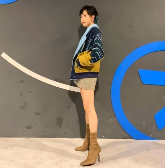 感情路坎坷！港女歌手曝遇上都是孽緣，旅遊邂逅外籍男又分手收場