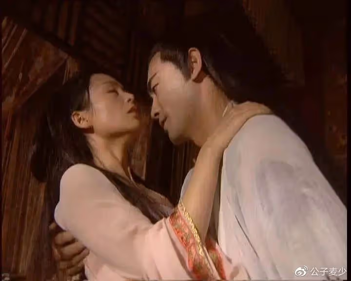 周迅、陳紅對他一見傾心，一生未婚未育，如今62歲在鄉下養貓種花