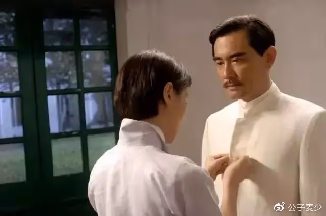 周迅、陳紅對他一見傾心，一生未婚未育，如今62歲在鄉下養貓種花