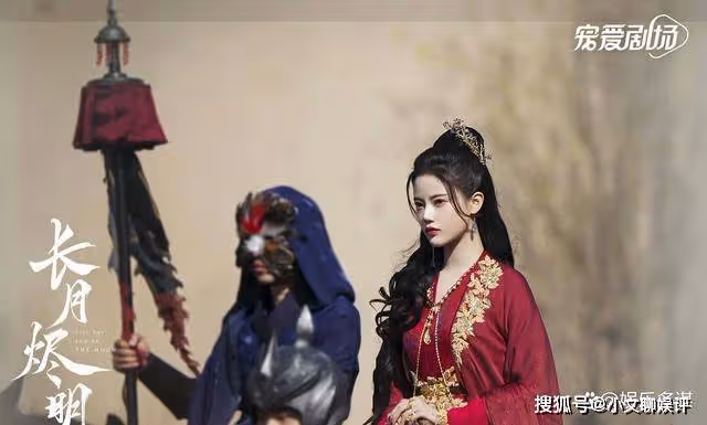 《長月燼明》翩然挖出妖心,葉清宇統治景國為帝,養大翩然結婚生子