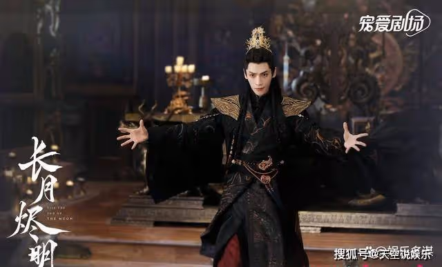《長月燼明》澹臺燼挖心頭血,葉夕霧抽出邪骨慘死,哭出血淚屠城