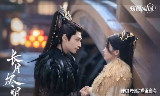 《長月燼明》澹臺燼挖心頭血,葉夕霧抽出邪骨慘死,哭出血淚屠城