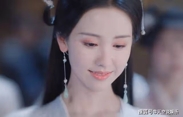 《長月燼明》葉冰裳太傻，蕭凜對她的愛並非因情絲，真身就是證明