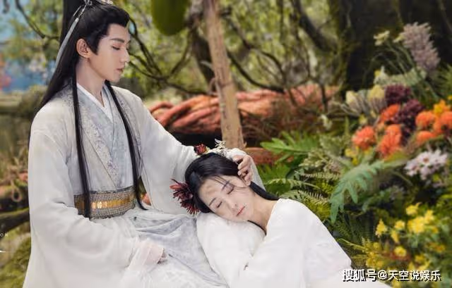 《長月燼明》葉冰裳太傻,蕭凜對她的愛並非因情絲,真身就是證明