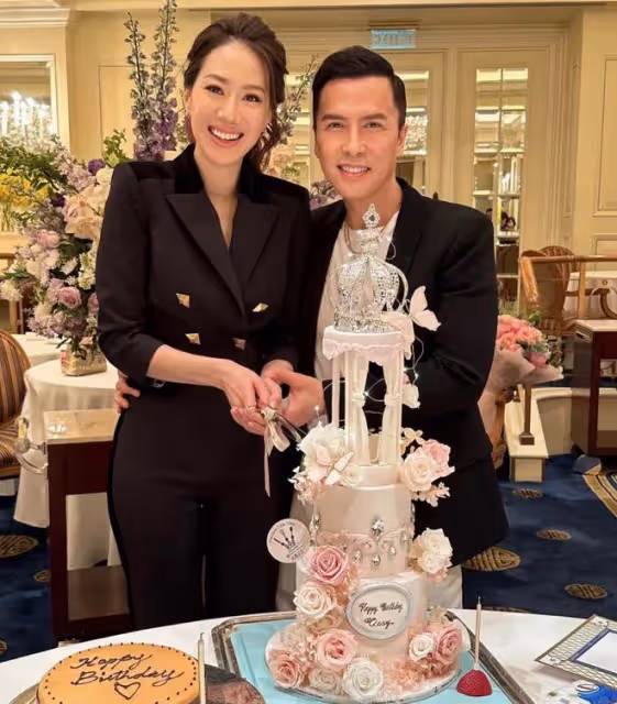 眾富豪為甄子丹愛妻慶生!關之琳驚艷前凸後翹,緊摟呂良偉顯親密
