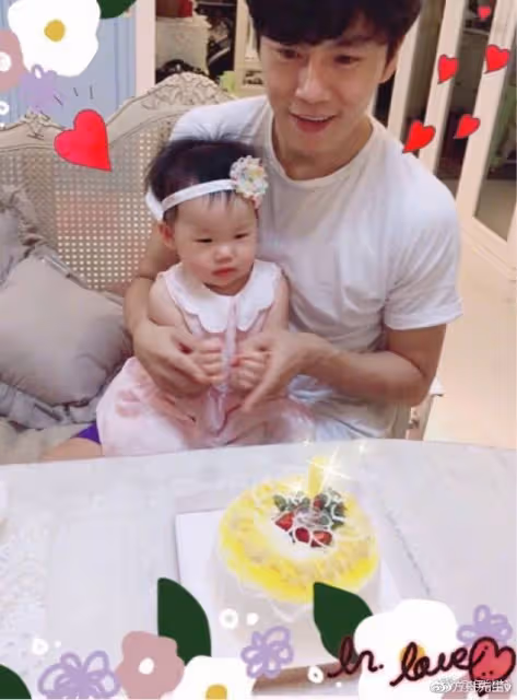 伊能靜曬旅行照,意外曝光女兒正臉,6歲小米粒模樣大變長得像奶奶