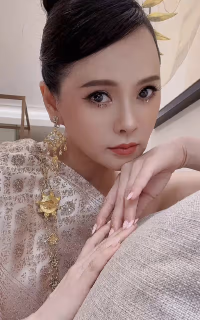 伊能靜曬旅行照,意外曝光女兒正臉,6歲小米粒模樣大變長得像奶奶