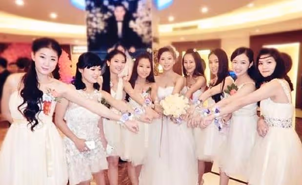 嫂子去世,哥哥應邀參加朋友婚禮,婚禮上見到伴娘,哥哥哭成淚人