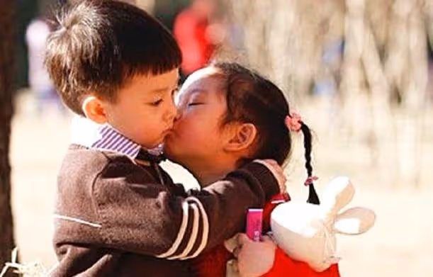 小姑結婚當日，她含淚對我說一句話，我回家果斷與丈夫離婚