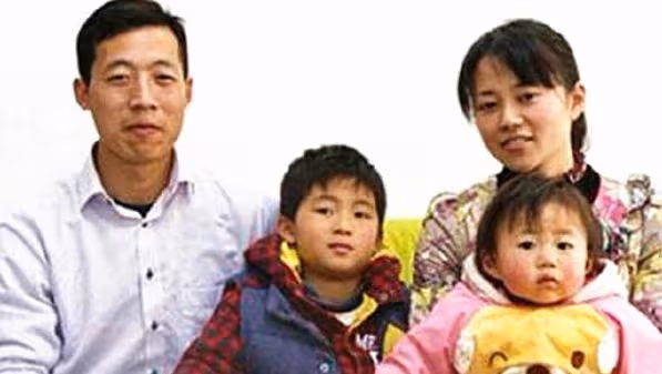 孕後姐夫拒付彩禮姐姐分手,生下外甥姐夫帶50萬,姐姐笑著回2字
