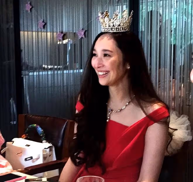 吳佩慈一改往日富太太形象露面,男友紀曉波的塞班島酒店很奢華