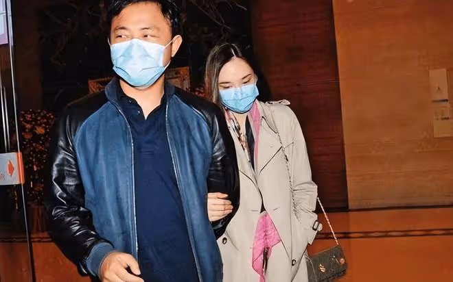 吳佩慈一改往日富太太形象露面,男友紀曉波的塞班島酒店很奢華