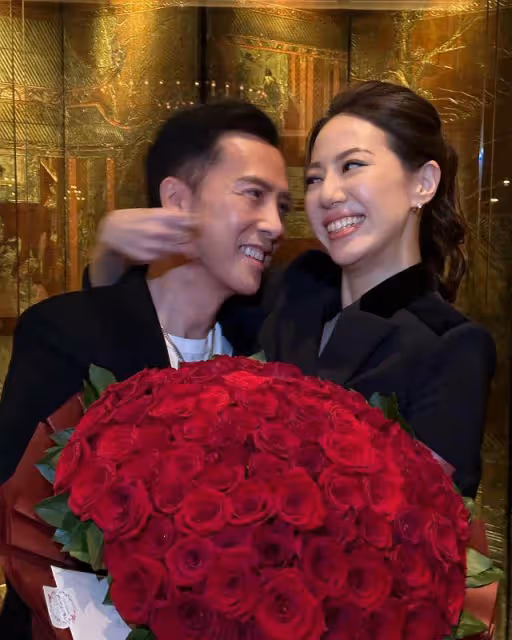 甄子丹汪詩詩夫妻摟腰捏臉慶生,關之琳罕見現身送祝福