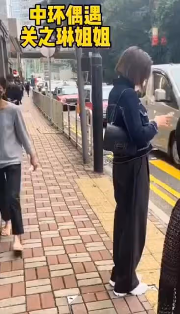 甄子丹汪詩詩夫妻摟腰捏臉慶生,關之琳罕見現身送祝福
