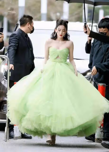 VOGUE紅毯盛典，娜扎、冰冰、童瑤的優雅、性感風格美翻天