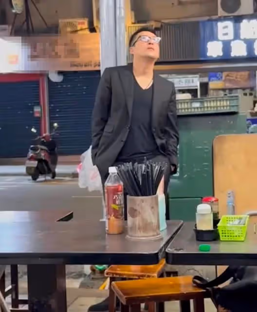 汪小菲二度赴台，媒體稱他脾氣收斂許多，還一度作勢要拿東西砸人