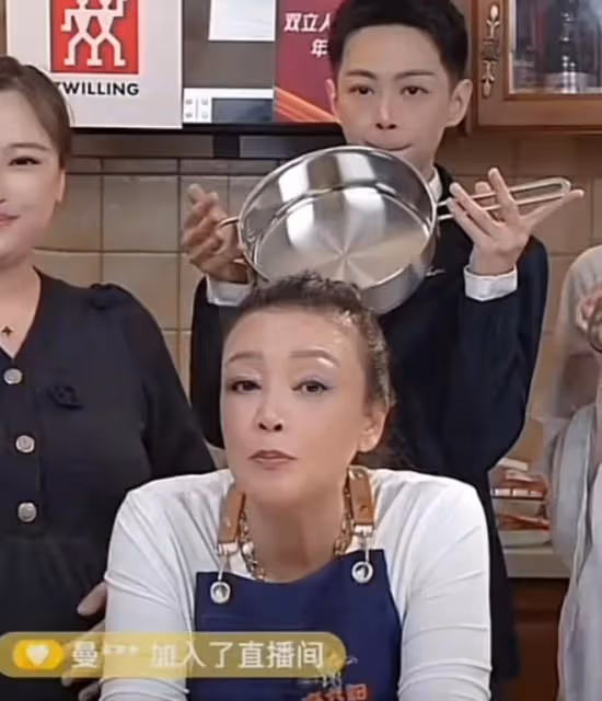張蘭吐槽品牌方,女員工懷孕8個月仍站台直播,揚言要是她准被罵