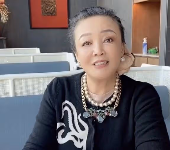 張蘭吐槽品牌方,女員工懷孕8個月仍站台直播,揚言要是她准被罵
