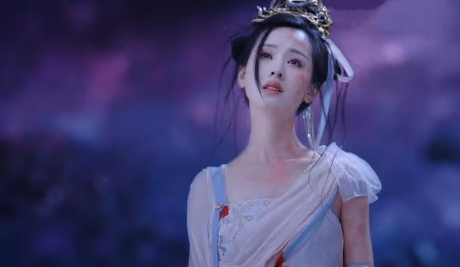 陳都靈《長月燼明》演蛇蠍女強壓女一白鹿　她被蘇有朋挖掘出道獲封「小劉詩詩」