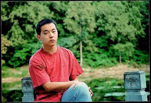 竇唯:目睹前妻王菲梅開三度,三年的短暫婚姻讓他愧對母親
