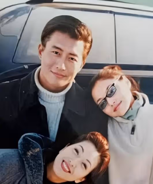 江珊前夫曬全家福！與小16歲富豪老婆喝得滿臉通紅，7歲兒子似爸