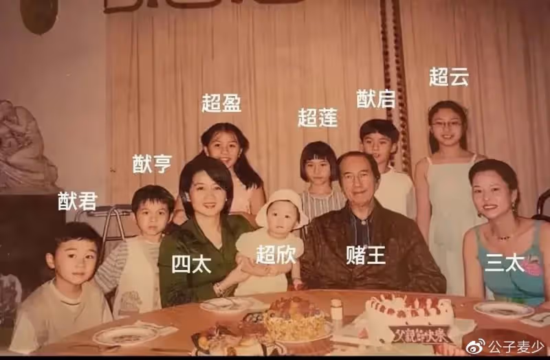 梁安琪現身內地小館!和閨蜜吃12元早餐太節約,打扮普通氣質大變