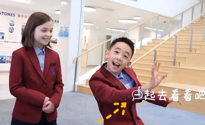 陳小春9歲兒子引爭議！被指替貴族學校做宣傳，曝一年學費要30萬