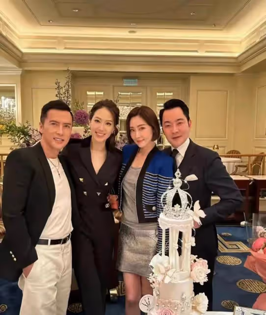 甄子丹高檔餐廳為嬌妻慶生,人均消費僅4039,關之琳成為來賓亮點