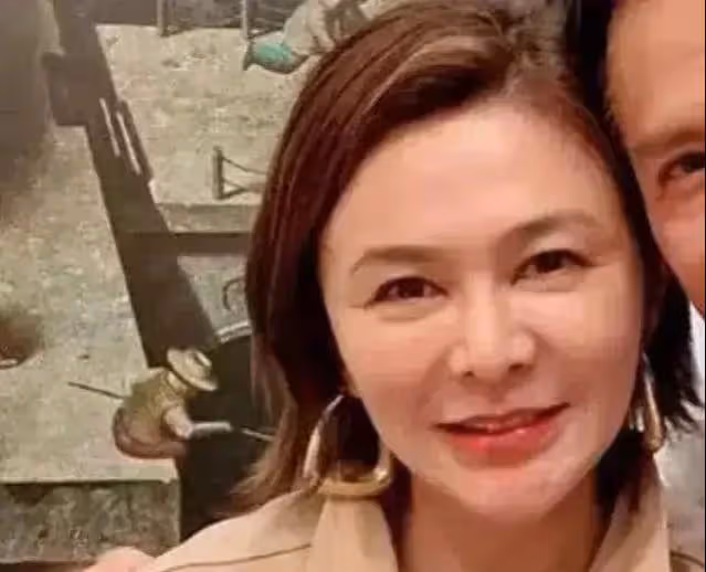 甄子丹高檔餐廳為嬌妻慶生,人均消費僅4039,關之琳成為來賓亮點