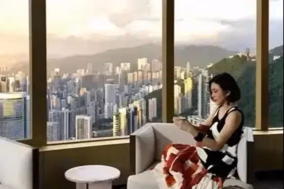 甄子丹高檔餐廳為嬌妻慶生,人均消費僅4039,關之琳成為來賓亮點