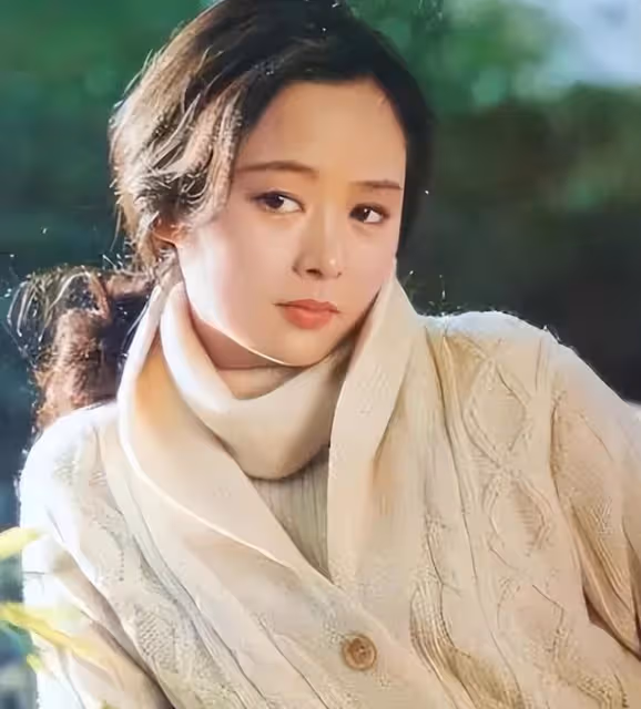 演員張瑜：為了出國發展與丈夫離婚，如今65歲仍然單身，她後悔嗎