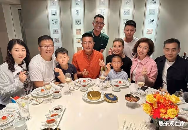 59歲高曙光慶生,小16歲嬌妻和兒子一同出鏡,萬元魚子醬當飯吃